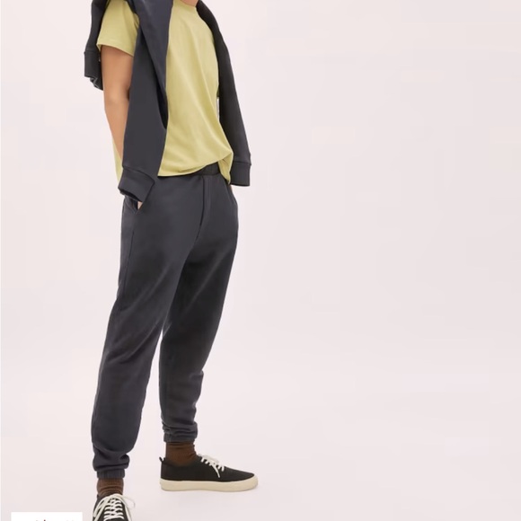 Everlane Other - Everlane pants - black 100% cotton pull on style with jogger cuff